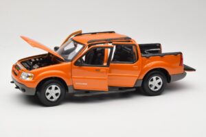 Ford Explorer Sport Trac Narancssárga Maisto 1:18 536891G Fém – 2. kép a 8-ből