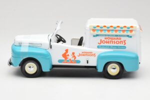 Ford F-1 Howard Johnson's Ice Cream Road Signature 1:18 92229 Fém – 3. kép a 6-ből