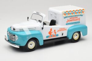 Ford F-1 Howard Johnson's Ice Cream Road Signature 1:18 92229 Fém