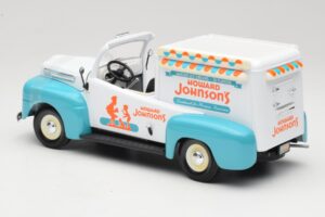 Ford F-1 Howard Johnson's Ice Cream Road Signature 1:18 92229 Fém – 5. kép a 6-ből