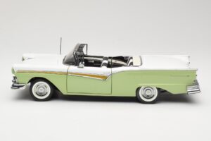 Ford Fairlane Skyliner Zöld & Fehér Sun Star 1:18 FORD003 Fém – 5. kép a 9-ből