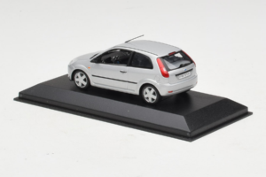 Ford Fiesta Mk5 2-Door Ezüst Minichamps 1:43 FIESTA003 Fém – 3. kép a 4-ből