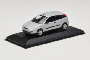 Ford Focus Mk1 3-Door Ezüst Minichamps 1:43 FOCUS005 Fém – 2. kép a 5-ből