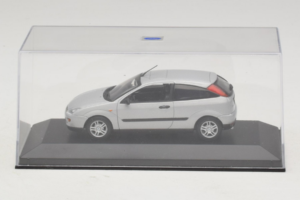 Ford Focus Mk1 3-Door Ezüst Minichamps 1:43 FOCUS005 Fém – 4. kép a 5-ből