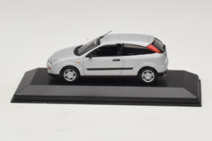 Ford Focus Mk1 3-Door Ezüst Minichamps 1:43 FOCUS005 Fém