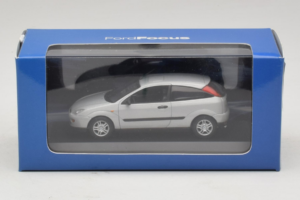 Ford Focus Mk1 3-Door Ezüst Minichamps 1:43 FOCUS005 Fém – 5. kép a 5-ből