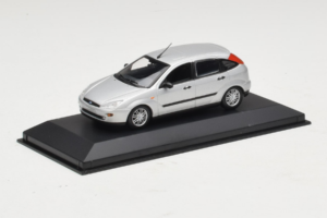 Ford Focus Mk1 Ezüst Minichamps 1:43 FOCUS006 Fém – 2. kép a 4-ből