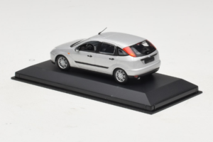 Ford Focus Mk1 Ezüst Minichamps 1:43 FOCUS006 Fém – 3. kép a 4-ből