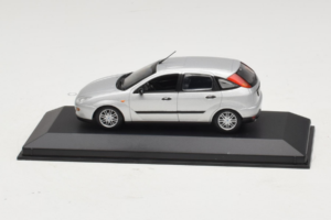 Ford Focus Mk1 Ezüst Minichamps 1:43 FOCUS006 Fém