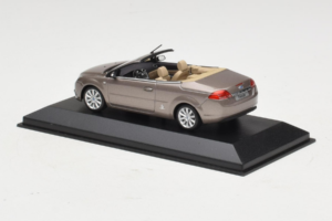 Ford Focus Mk2 CC Szürke Minichamps 1:43 FORD005 Fém – 3. kép a 4-ből