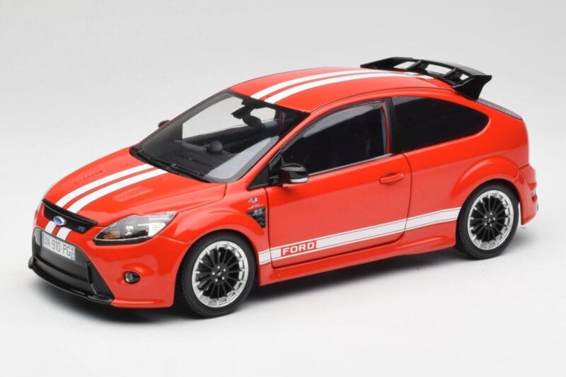 Ford Focus RS LM Classic Edition Race Red 1967 Ford Mk IV Tribute Minichamps 1:18 100080067 Fém