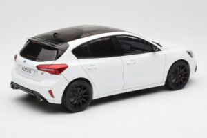 Ford Focus ST Mk4 Frozen Fehér MCG 1:18 MCG18453 Fém – 2. kép a 6-ből