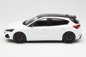 Ford Focus ST Mk4 Frozen Fehér MCG 1:18 MCG18453 Fém – 3. kép a 6-ből