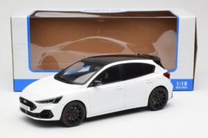 Ford Focus ST Mk4 Frozen Fehér MCG 1:18 MCG18453 Fém – 6. kép a 6-ből