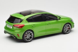 Ford Focus ST Mk4 Zöld MCG 1:18 MCG18452 Fém – 2. kép a 6-ből