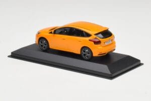 Ford Focus ST Mk3 Tangerine Scream Minichamps 1:43 FOCUS001 Fém – 3. kép a 4-ből
