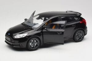 Ford Focus ST Mk2 Panther Black Metallic Minichamps 1:18 110082000 Fém – 2. kép a 8-ből