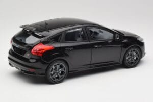 Ford Focus ST Mk2 Panther Black Metallic Minichamps 1:18 110082000 Fém – 3. kép a 8-ből