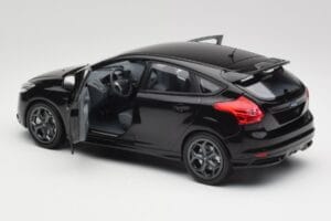 Ford Focus ST Mk2 Panther Black Metallic Minichamps 1:18 110082000 Fém – 5. kép a 8-ből