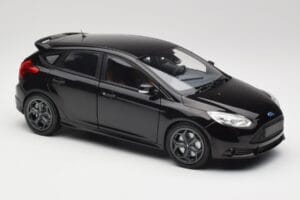 Ford Focus ST Mk2 Panther Black Metallic Minichamps 1:18 110082000 Fém – 6. kép a 8-ből
