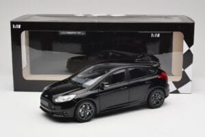 Ford Focus ST Mk2 Panther Black Metallic Minichamps 1:18 110082000 Fém – 8. kép a 8-ből