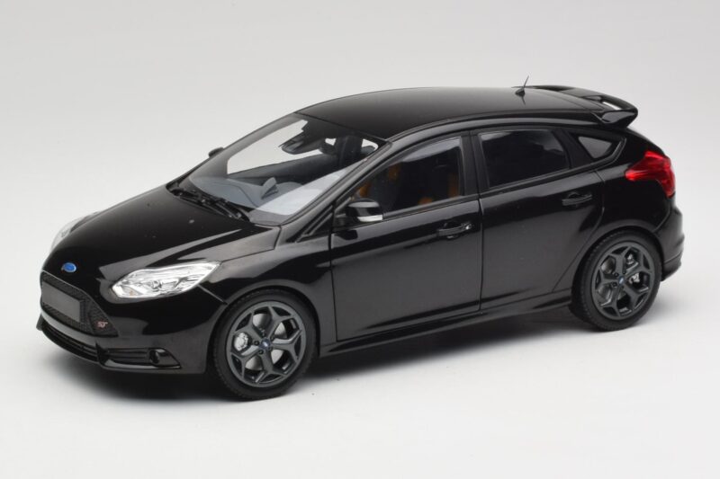 Ford Focus ST Mk2 Panther Black Metallic Minichamps 1:18 110082000 Fém