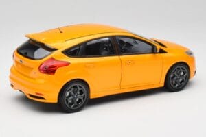 Ford Focus ST Mk2 Tangerine Scream Minichamps 1:18 110082005 Fém – 3. kép a 8-ből