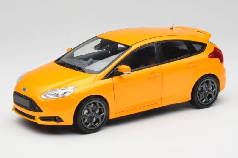 Ford Focus ST Mk2 Tangerine Scream Minichamps 1:18 110082005 Fém