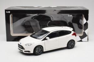 Ford Focus ST Mk2 Fehér Minichamps 1:18 110082004 Fém – 8. kép a 8-ből