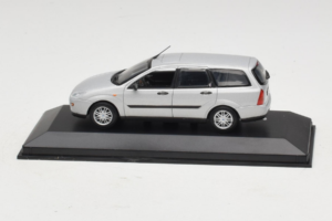 Ford Focus Mk1 Turnier Ezüst Minichamps 1:43 FOCUS004 Fém