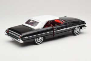 Ford Galaxie 500 Fekete Sun Star 1:18 1442 Fém – 3. kép a 8-ből