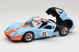 Ford GT40 Gulf #6 J. Ickx / J. Oliver 24 Hours of Le Mans 1969 Eagles Race 1:18 300600 Fém – 2. kép a 8-ből