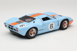Ford GT40 Gulf #6 J. Ickx / J. Oliver 24 Hours of Le Mans 1969 Eagles Race 1:18 300600 Fém – 3. kép a 8-ből