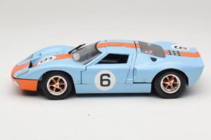 Ford GT40 Gulf #6 J. Ickx / J. Oliver 24 Hours of Le Mans 1969 Eagles Race 1:18 300600 Fém – 4. kép a 8-ből