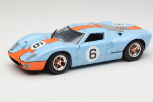 Ford GT40 Gulf #6 J. Ickx / J. Oliver 24 Hours of Le Mans 1969 Eagles Race 1:18 300600 Fém