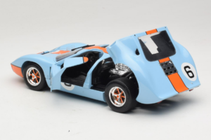 Ford GT40 Gulf #6 J. Ickx / J. Oliver 24 Hours of Le Mans 1969 Eagles Race 1:18 300600 Fém – 5. kép a 8-ből
