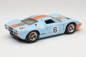 Ford GT40 Gulf #6 J. Ickx / J. Oliver 24 Hours of Le Mans 1969 Revell 1:18 48824 Fém – 3. kép a 8-ből