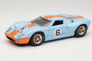 Ford GT40 Gulf #6 J. Ickx / J. Oliver 24 Hours of Le Mans 1969 Revell 1:18 48824 Fém