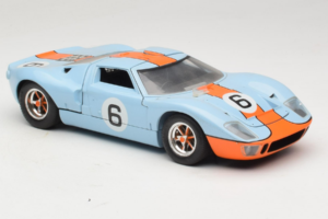 Ford GT40 Gulf #6 J. Ickx / J. Oliver 24 Hours of Le Mans 1969 Revell 1:18 48824 Fém – 6. kép a 8-ből