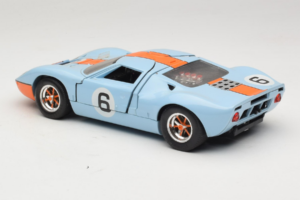 Ford GT40 Gulf #6 J. Ickx / J. Oliver 24 Hours of Le Mans 1969 Revell 1:18 48824 Fém – 7. kép a 8-ből
