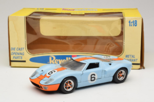 Ford GT40 Gulf #6 J. Ickx / J. Oliver 24 Hours of Le Mans 1969 Revell 1:18 48824 Fém – 8. kép a 8-ből