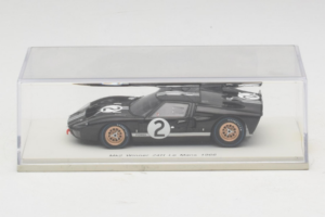 Ford GT40 Mk II #2 B. McLaren / C. Amon Shelby American Winner 24 Hours of Le Mans 1966 Spark 1:43 43LM66-O1 Gyanta – 4. kép a 4-ből