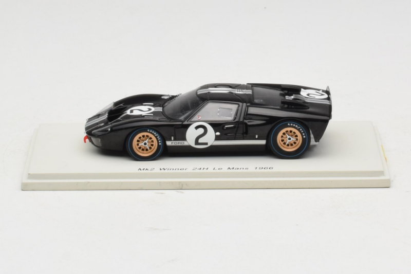 Ford GT40 Mk II #2 B. McLaren / C. Amon Shelby American Winner 24 Hours of Le Mans 1966 Spark 1:43 43LM66-O1 Gyanta