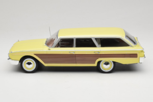 Ford Country Squire Sárga MCG 1:18 MCG18048 Fém – 3. kép a 6-ből