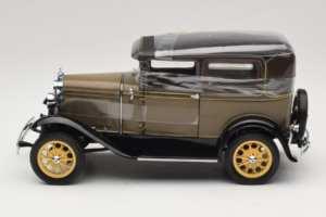 Ford Model A Tudor Chicle Drab Motor City 1:18 41003 Fém – 3. kép a 6-ből