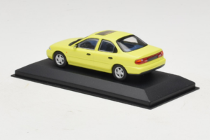 Ford Mondeo Mk1 Citrus Yellow Minichamps 1:43 MIN0821001 Fém – 3. kép a 4-ből