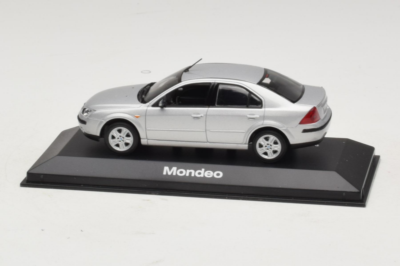 Ford Mondeo Mk3 Szedán Ezüst Minichamps 1:43 MONDEO005 Fém