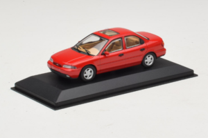 Ford Mondeo Mk1 Szedán Piros Minichamps 1:43 82000 Fém – 2. kép a 4-ből