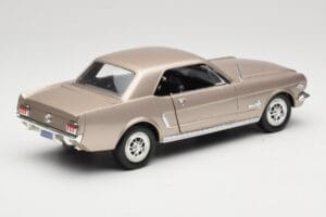 Ford Mustang 1964 1/2 Ezüst Mira 1:18 6127 Fém – 3. kép a 8-ből