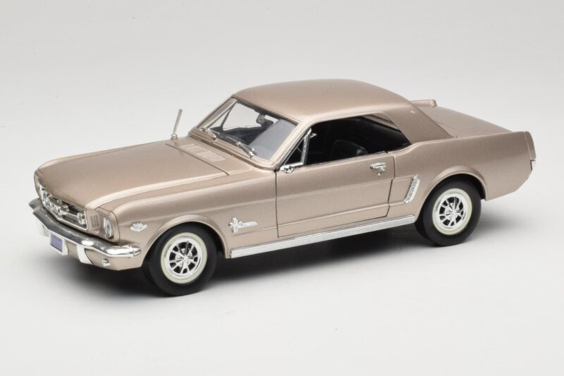 Ford Mustang 1964 1/2 Ezüst Mira 1:18 6127 Fém